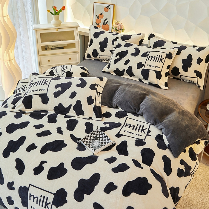 91家纺网 家纺一手货源 找家纺 三盛源 2025新款牛奶绒床品四件套冬季加厚珊瑚绒被套罩双面加绒法兰绒床单三件套 奶牛点点