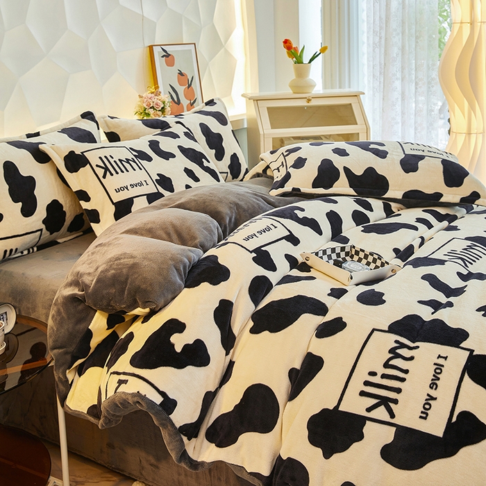 91家纺网 家纺一手货源 找家纺 三盛源 2025新款牛奶绒床品四件套冬季加厚珊瑚绒被套罩双面加绒法兰绒床单三件套 奶牛点点