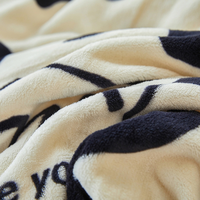 91家纺网 家纺一手货源 找家纺 三盛源 2025新款牛奶绒床品四件套冬季加厚珊瑚绒被套罩双面加绒法兰绒床单三件套 奶牛点点