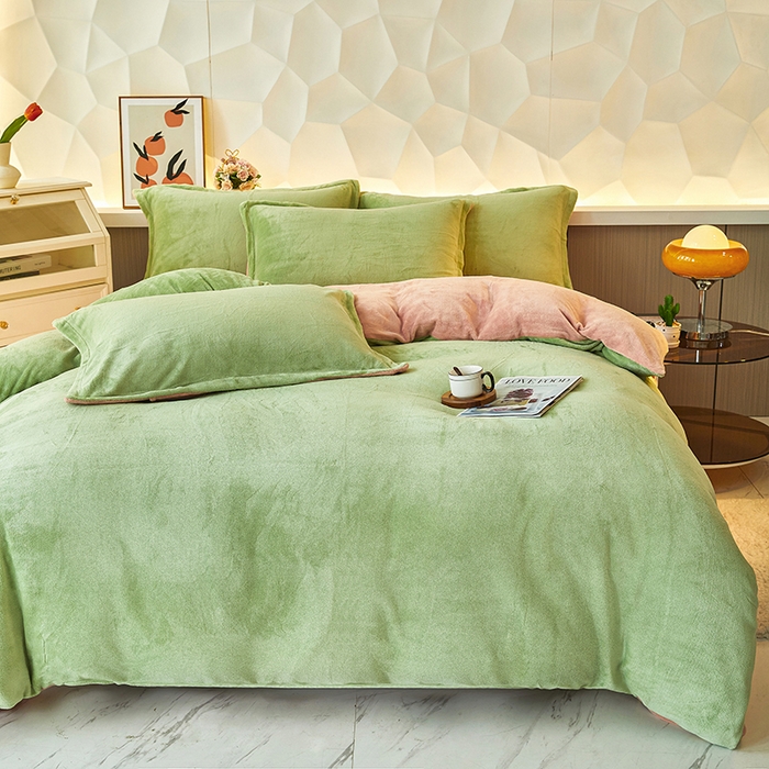 91家纺网 家纺一手货源 找家纺 三盛源 2025新款牛奶绒床品四件套冬季加厚珊瑚绒被套罩双面加绒法兰绒床单三件套 草绿-粉