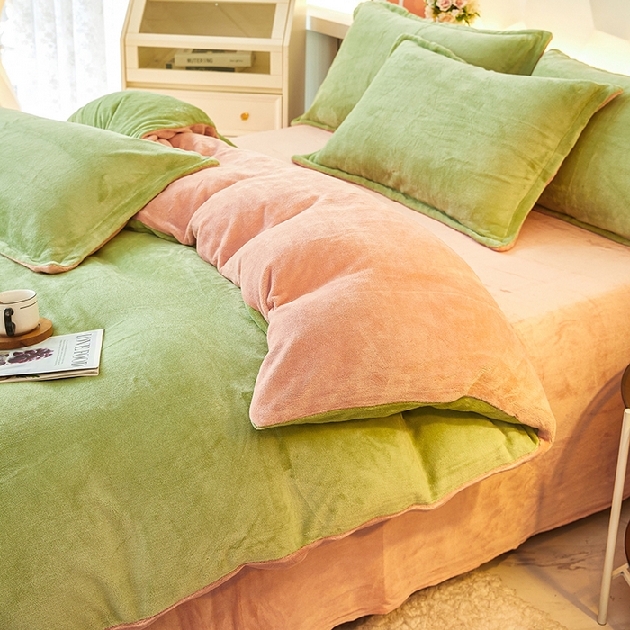 91家纺网 家纺一手货源 找家纺 三盛源 2025新款牛奶绒床品四件套冬季加厚珊瑚绒被套罩双面加绒法兰绒床单三件套 草绿-粉