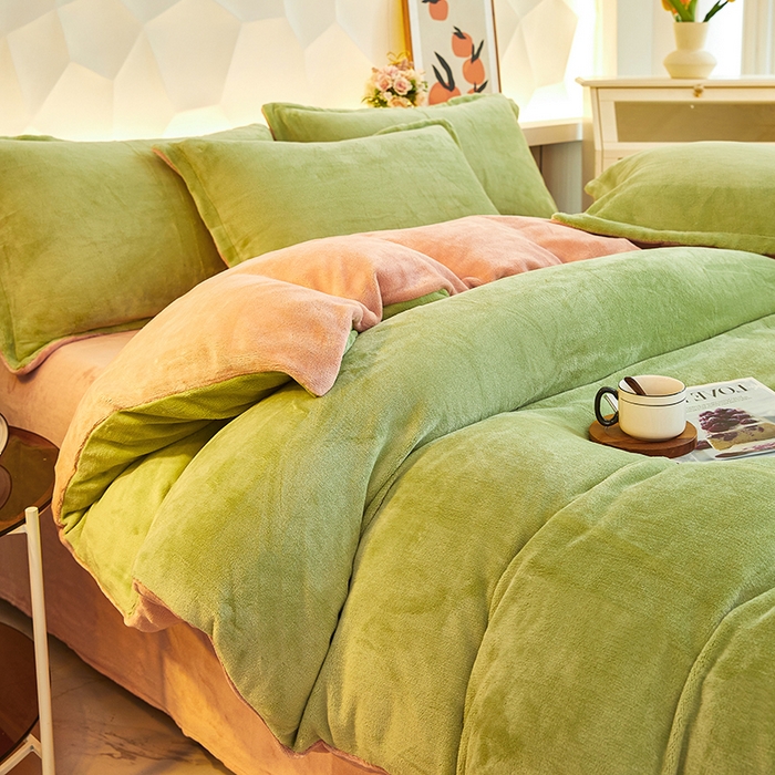 91家纺网 家纺一手货源 找家纺 三盛源 2025新款牛奶绒床品四件套冬季加厚珊瑚绒被套罩双面加绒法兰绒床单三件套 草绿-粉