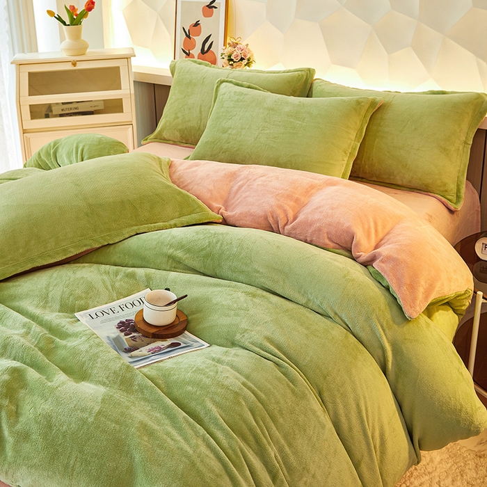 91家纺网 家纺一手货源 找家纺 三盛源 2025新款牛奶绒床品四件套冬季加厚珊瑚绒被套罩双面加绒法兰绒床单三件套 草绿-粉