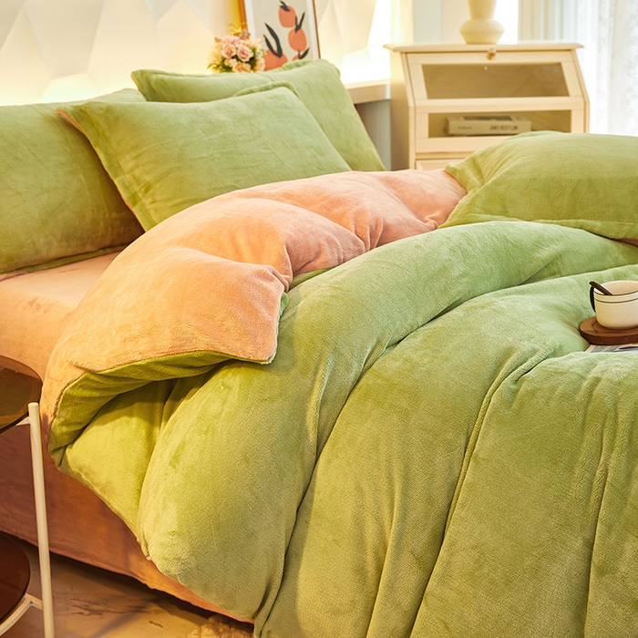 91家纺网 家纺一手货源 找家纺 三盛源 2025新款牛奶绒床品四件套冬季加厚珊瑚绒被套罩双面加绒法兰绒床单三件套 草绿-粉