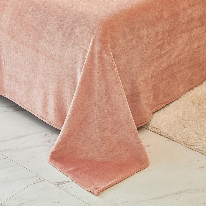 91家纺网 家纺一手货源 找家纺 三盛源 2025新款牛奶绒床品四件套冬季加厚珊瑚绒被套罩双面加绒法兰绒床单三件套 草莓乐园