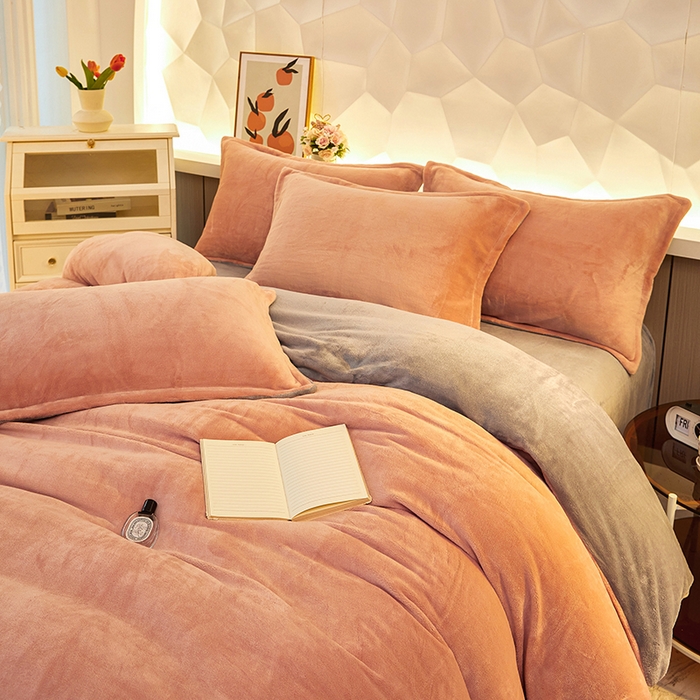 91家纺网 家纺一手货源 找家纺 三盛源 2025新款牛奶绒床品四件套冬季加厚珊瑚绒被套罩双面加绒法兰绒床单三件套 豆沙-灰