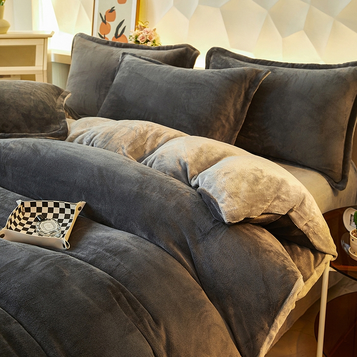 91家纺网 家纺一手货源 找家纺 三盛源 2025新款牛奶绒床品四件套冬季加厚珊瑚绒被套罩双面加绒法兰绒床单三件套 深灰-灰