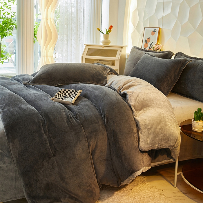 91家纺网 家纺一手货源 找家纺 三盛源 2025新款牛奶绒床品四件套冬季加厚珊瑚绒被套罩双面加绒法兰绒床单三件套 深灰-灰