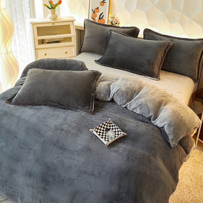 91家纺网 家纺一手货源 找家纺 三盛源 2025新款牛奶绒床品四件套冬季加厚珊瑚绒被套罩双面加绒法兰绒床单三件套 深灰-灰