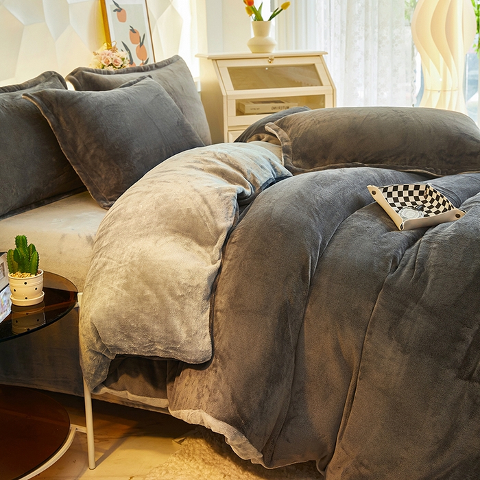 91家纺网 家纺一手货源 找家纺 三盛源 2025新款牛奶绒床品四件套冬季加厚珊瑚绒被套罩双面加绒法兰绒床单三件套 深灰-灰