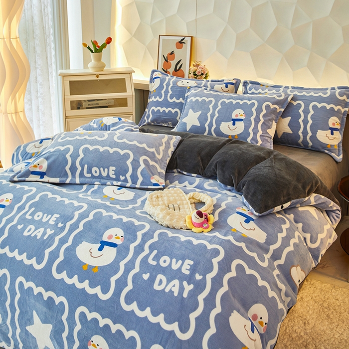 91家纺网 家纺一手货源 找家纺 三盛源 2025新款牛奶绒床品四件套冬季加厚珊瑚绒被套罩双面加绒法兰绒床单三件套 自由鸭丫