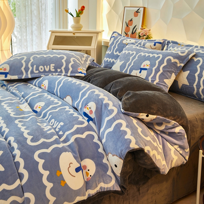 91家纺网 家纺一手货源 找家纺 三盛源 2025新款牛奶绒床品四件套冬季加厚珊瑚绒被套罩双面加绒法兰绒床单三件套 自由鸭丫