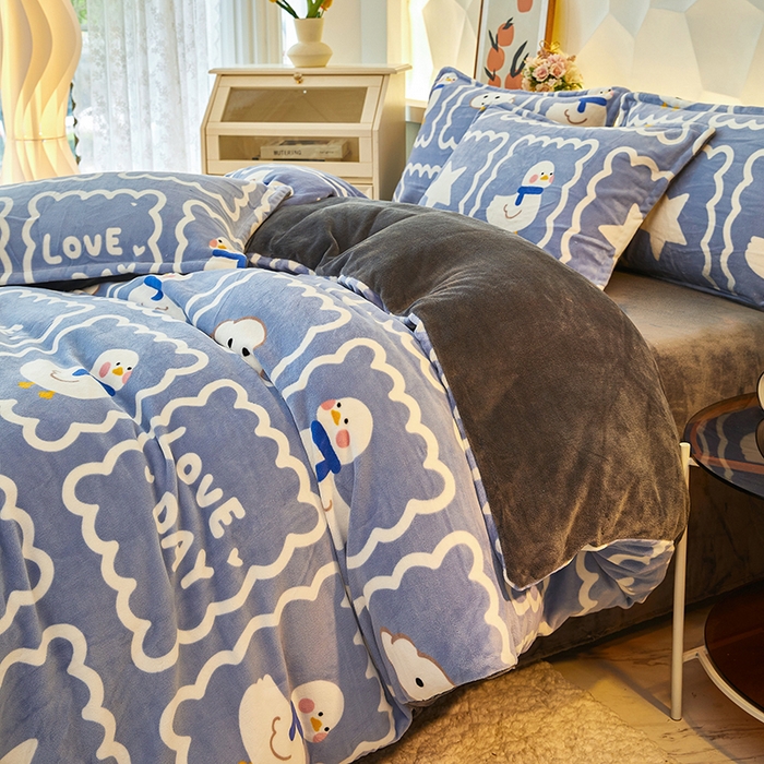 91家纺网 家纺一手货源 找家纺 三盛源 2025新款牛奶绒床品四件套冬季加厚珊瑚绒被套罩双面加绒法兰绒床单三件套 自由鸭丫