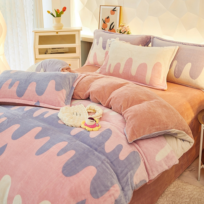 91家纺网 家纺一手货源 找家纺 三盛源 2025新款牛奶绒床品四件套冬季加厚珊瑚绒被套罩双面加绒法兰绒床单三件套 字节跳动