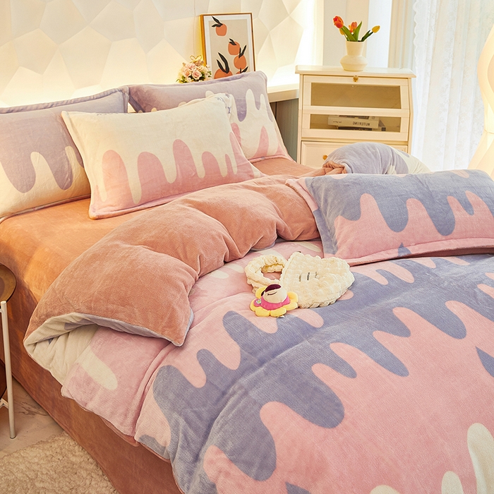 91家纺网 家纺一手货源 找家纺 三盛源 2025新款牛奶绒床品四件套冬季加厚珊瑚绒被套罩双面加绒法兰绒床单三件套 字节跳动