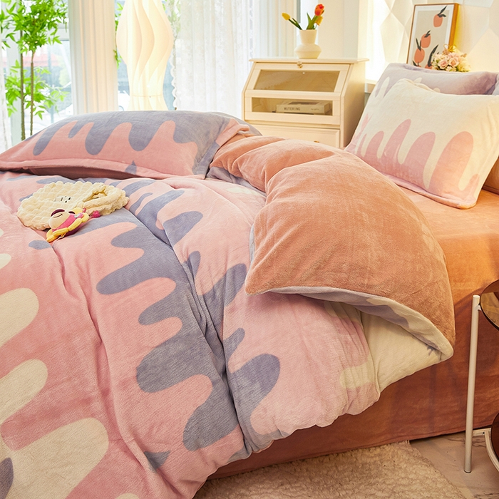 91家纺网 家纺一手货源 找家纺 三盛源 2025新款牛奶绒床品四件套冬季加厚珊瑚绒被套罩双面加绒法兰绒床单三件套 字节跳动