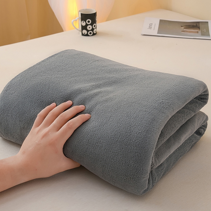 91家纺网 家纺一手货源 找家纺 湘之帛 2025新款高克重纯色牛奶绒床单 浅灰