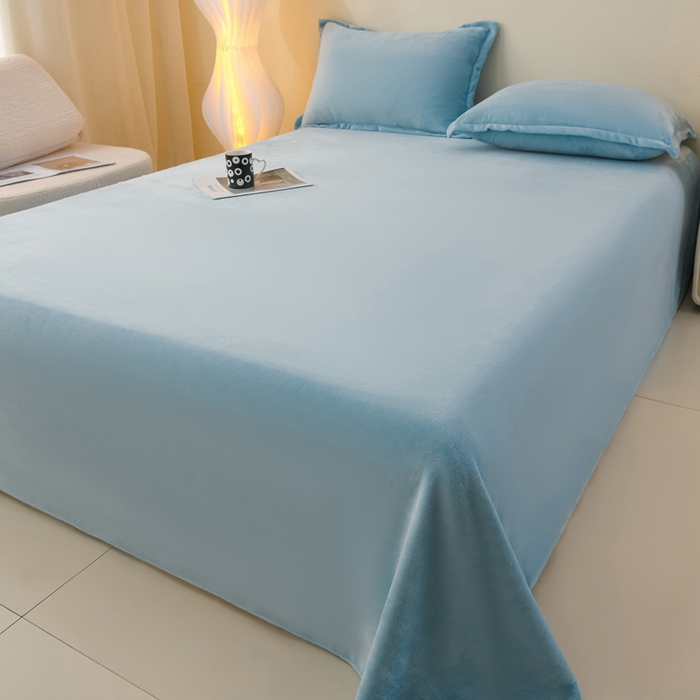 91家纺网 家纺一手货源 找家纺 湘之帛 2025新款高克重纯色牛奶绒床单 浅蓝