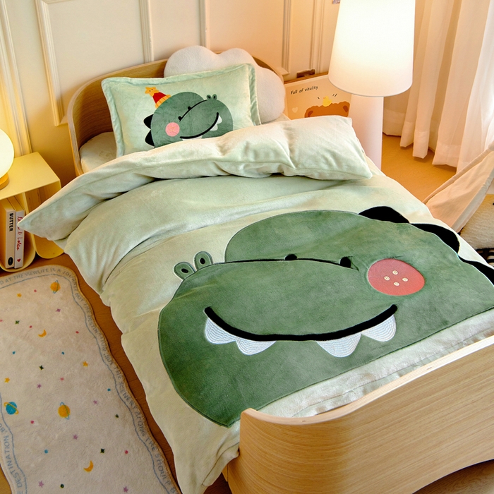 91家纺网 家纺一手货源 找家纺 （总）梵赫 2025新款秋冬牛奶绒原创贴布绣儿童幼儿园被套被芯盖毯