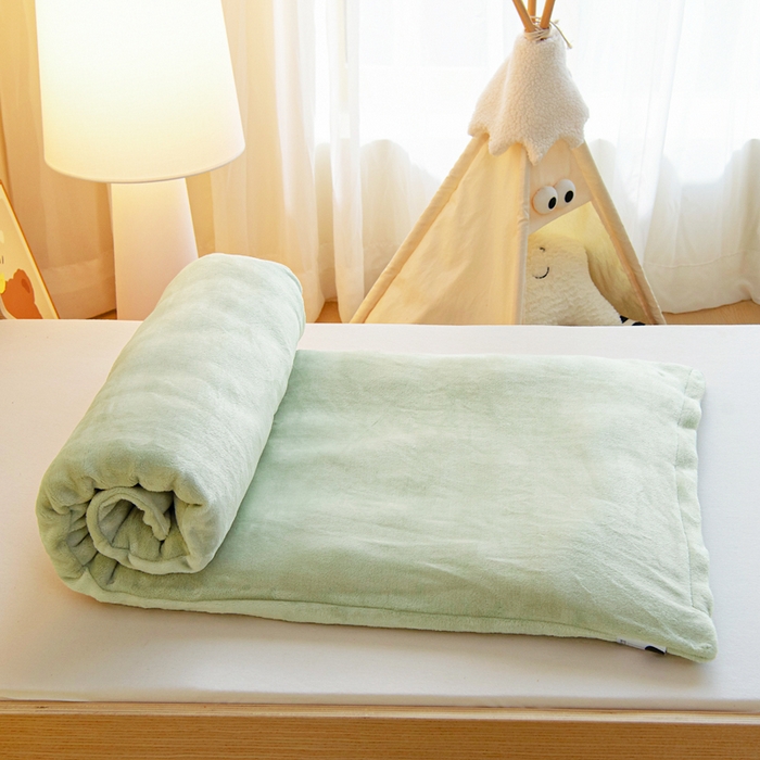 91家纺网 家纺一手货源 找家纺 梵赫 2025新款秋冬牛奶绒原创贴布绣儿童幼儿园被套被芯盖毯 超级小萌怪