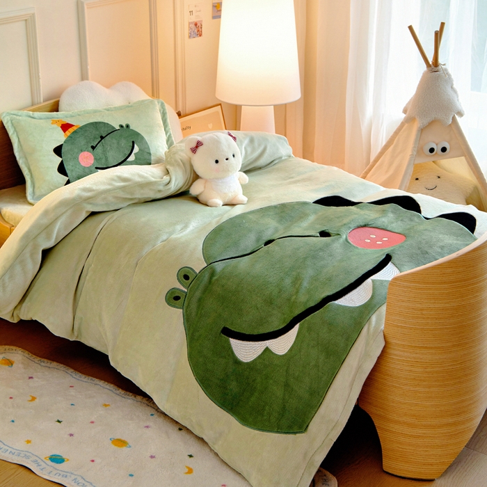 91家纺网 家纺一手货源 找家纺 梵赫 2025新款秋冬牛奶绒原创贴布绣儿童幼儿园被套被芯盖毯 超级小萌怪