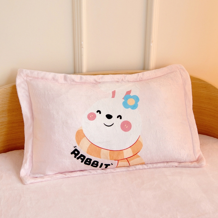 91家纺网 家纺一手货源 找家纺 梵赫 2025新款秋冬牛奶绒原创贴布绣儿童幼儿园被套被芯盖毯 围巾兔