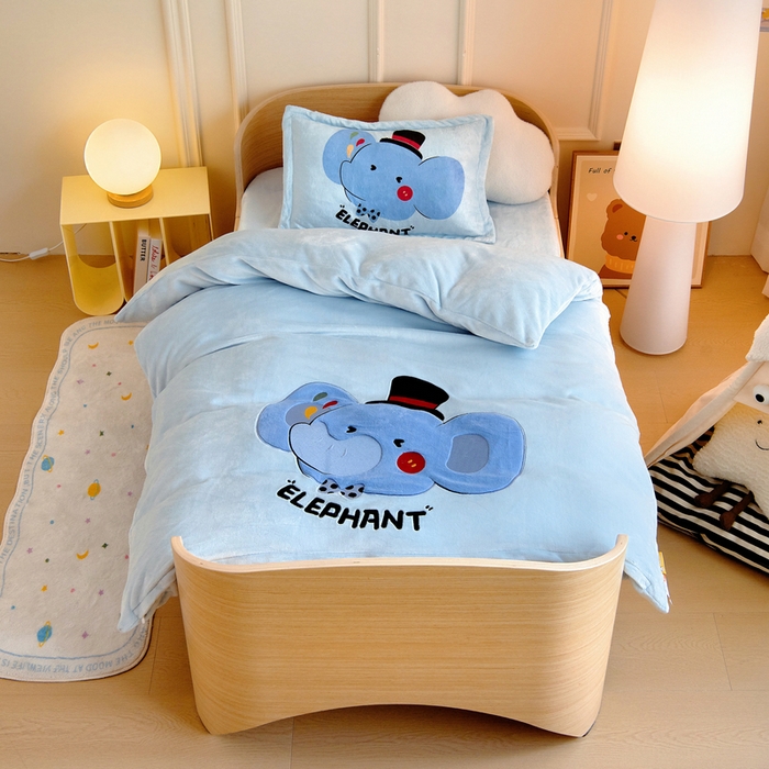 91家纺网 家纺一手货源 找家纺 梵赫 2025新款秋冬牛奶绒原创贴布绣儿童幼儿园被套被芯盖毯 大象先生