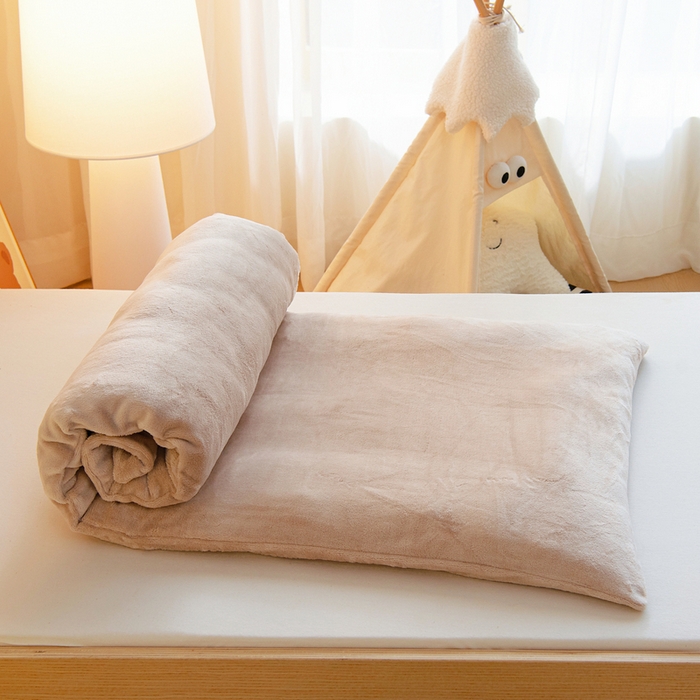 91家纺网 家纺一手货源 找家纺 梵赫 2025新款秋冬牛奶绒原创贴布绣儿童幼儿园被套被芯盖毯 巧克力熊