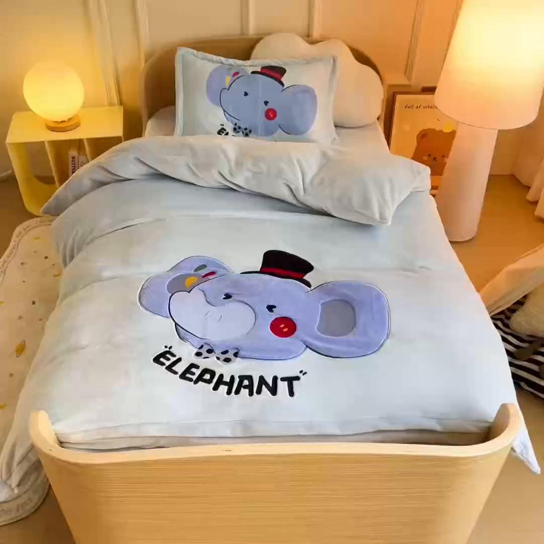 91家纺网 家纺一手货源 找家纺 梵赫 2025新款秋冬牛奶绒原创贴布绣儿童幼儿园被套被芯盖毯 大象先生