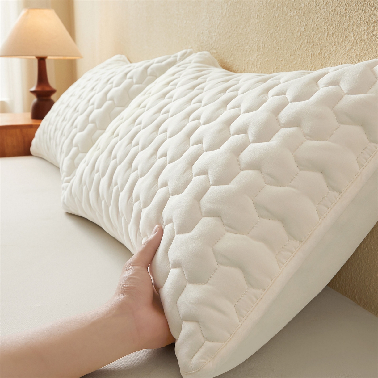 91家纺网 家纺一手货源 找家纺 居眠 2025新款简格-棉花防水枕套-简格 简格-白