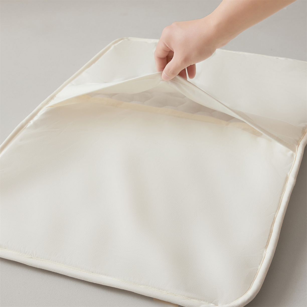 91家纺网 家纺一手货源 找家纺 居眠 2025新款简格-棉花防水枕套-简格 简格-白