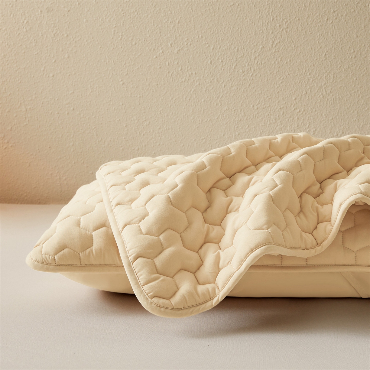 91家纺网 家纺一手货源 找家纺 居眠 2025新款简格-棉花防水枕套-简格 简格-卡