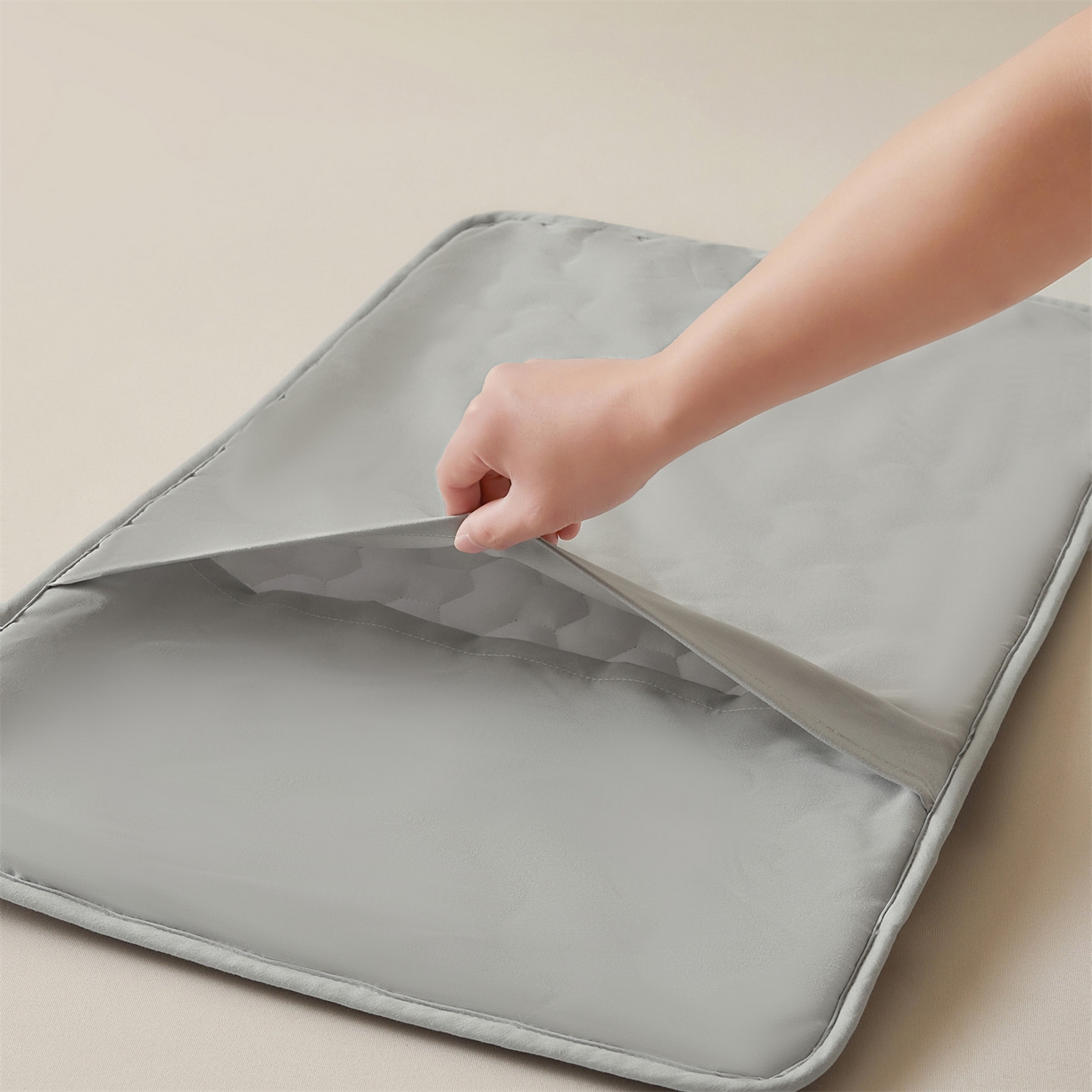 91家纺网 家纺一手货源 找家纺 居眠 2025新款简格-棉花防水枕套-简格 简格-灰