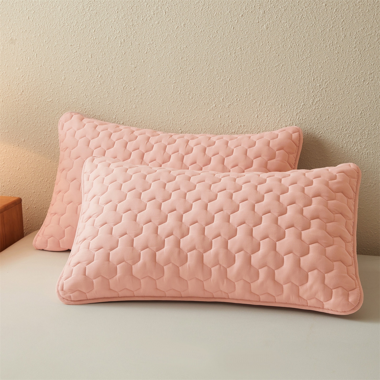 91家纺网 家纺一手货源 找家纺 （总）居眠 2025新款简格-棉花防水枕套-简格