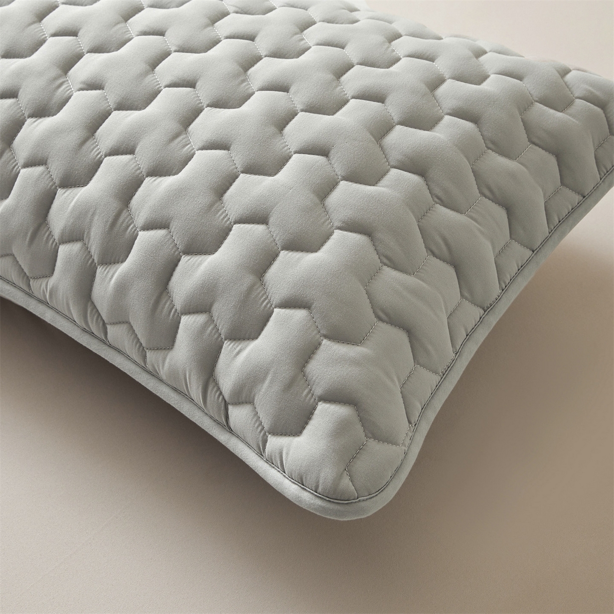 91家纺网 家纺一手货源 找家纺 居眠 2025新款简格-棉花防水枕套-简格 简格-灰