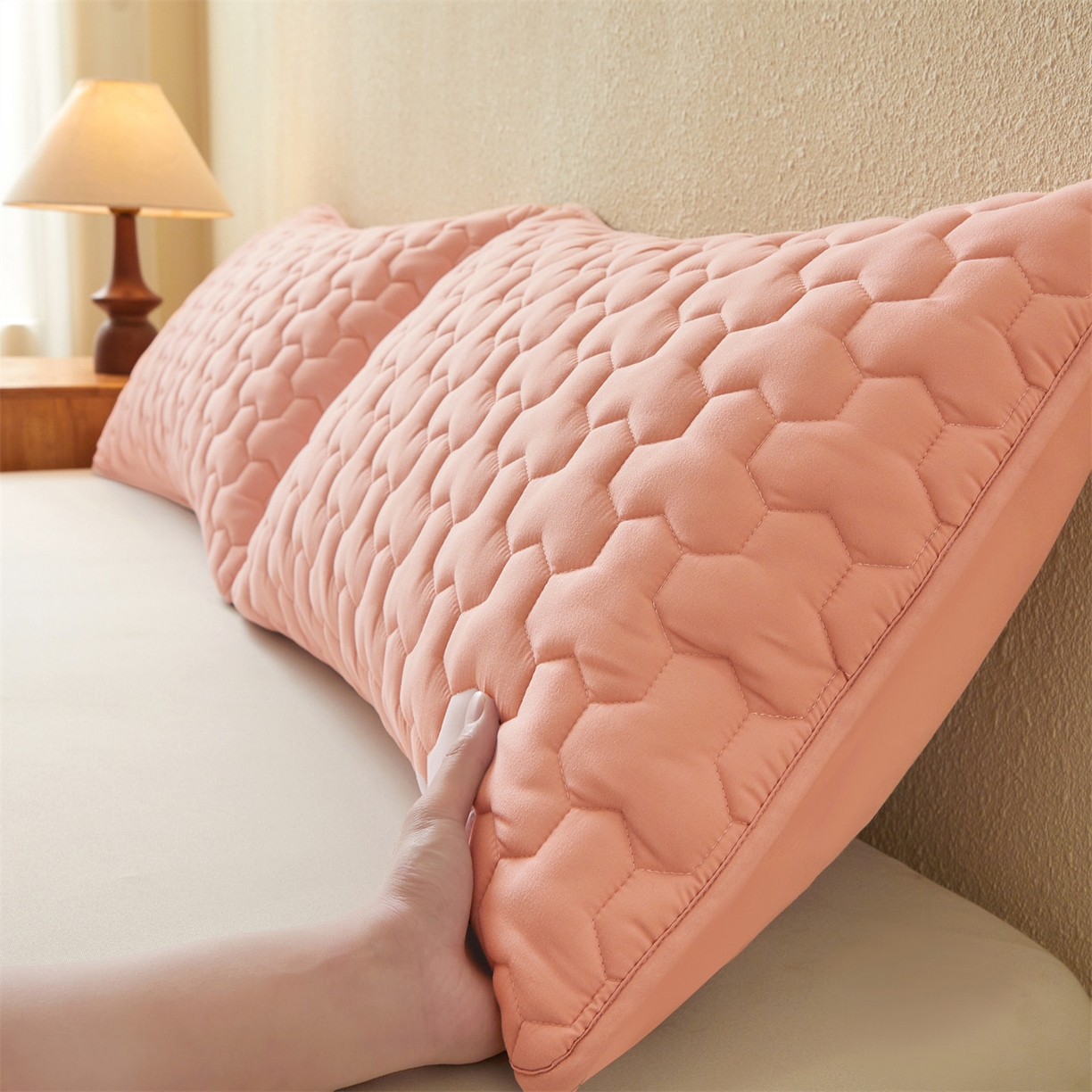 91家纺网 家纺一手货源 找家纺 居眠 2025新款简格-棉花防水枕套-简格 简格-粉