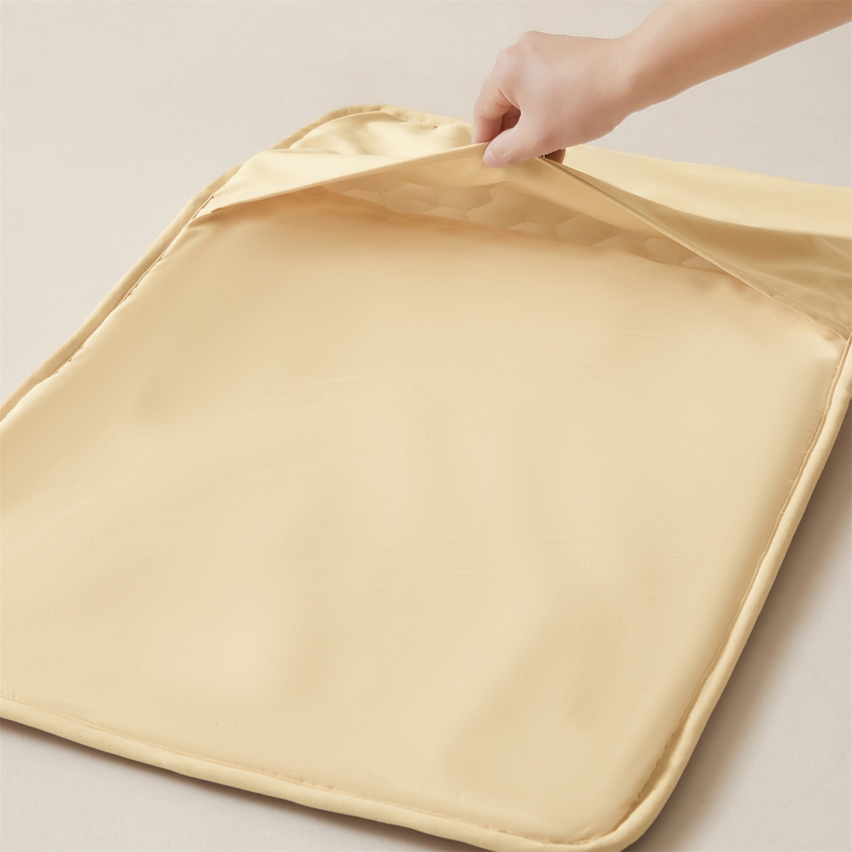 91家纺网 家纺一手货源 找家纺 居眠 2025新款简格-棉花防水枕套-简格 简格-卡