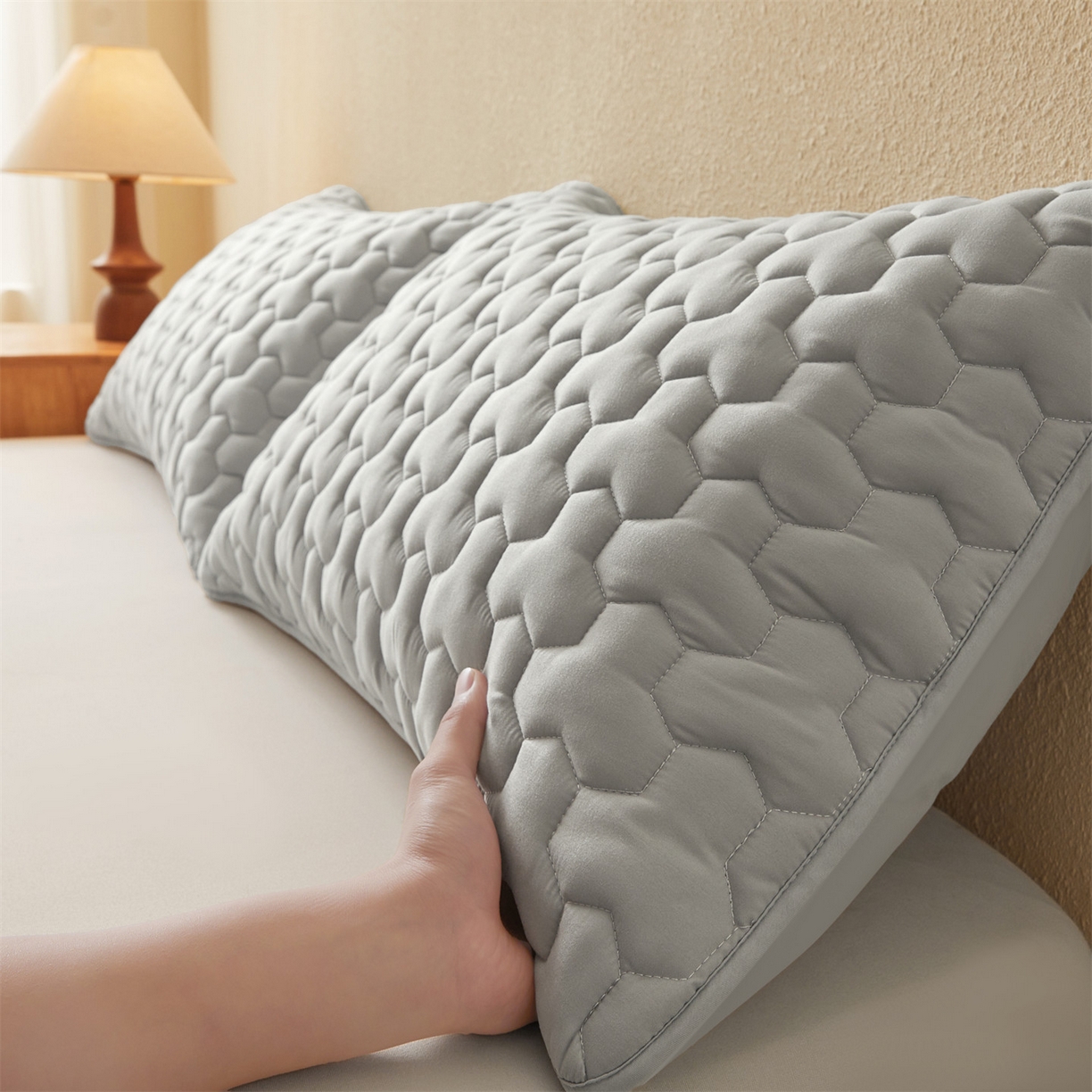 91家纺网 家纺一手货源 找家纺 居眠 2025新款简格-棉花防水枕套-简格 简格-灰