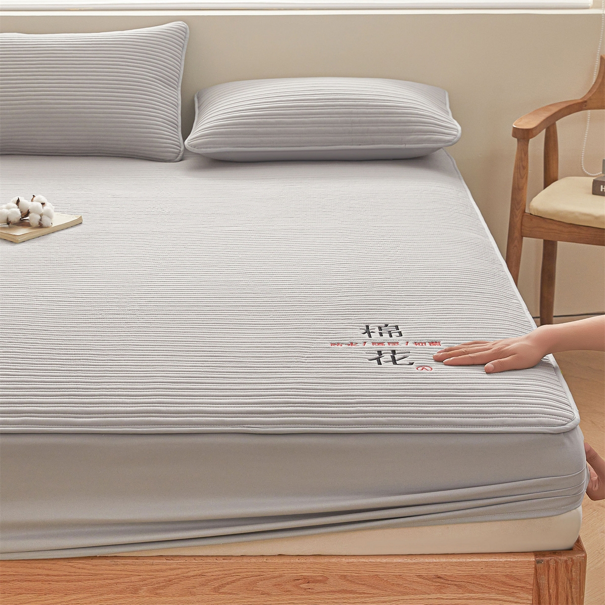 91家纺网 家纺一手货源 找家纺 居眠 2025新款云纹刺绣棉花防水床笠 床笠单件-云纹 云纹-灰