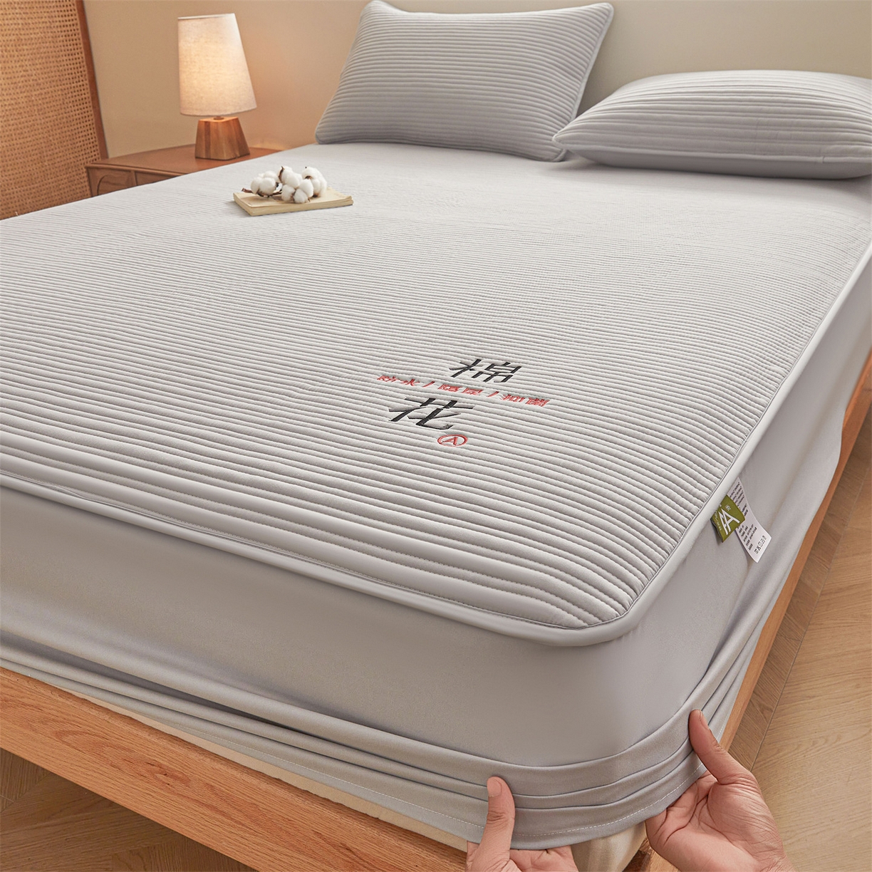 91家纺网 家纺一手货源 找家纺 居眠 2025新款云纹刺绣棉花防水床笠 床笠单件-云纹 云纹-灰