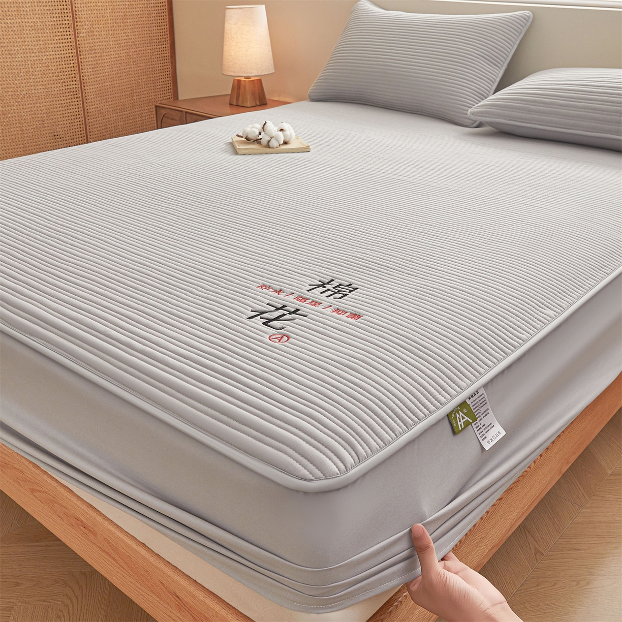 91家纺网 家纺一手货源 找家纺 居眠 2025新款云纹刺绣棉花防水床笠 床笠单件-云纹 云纹-灰