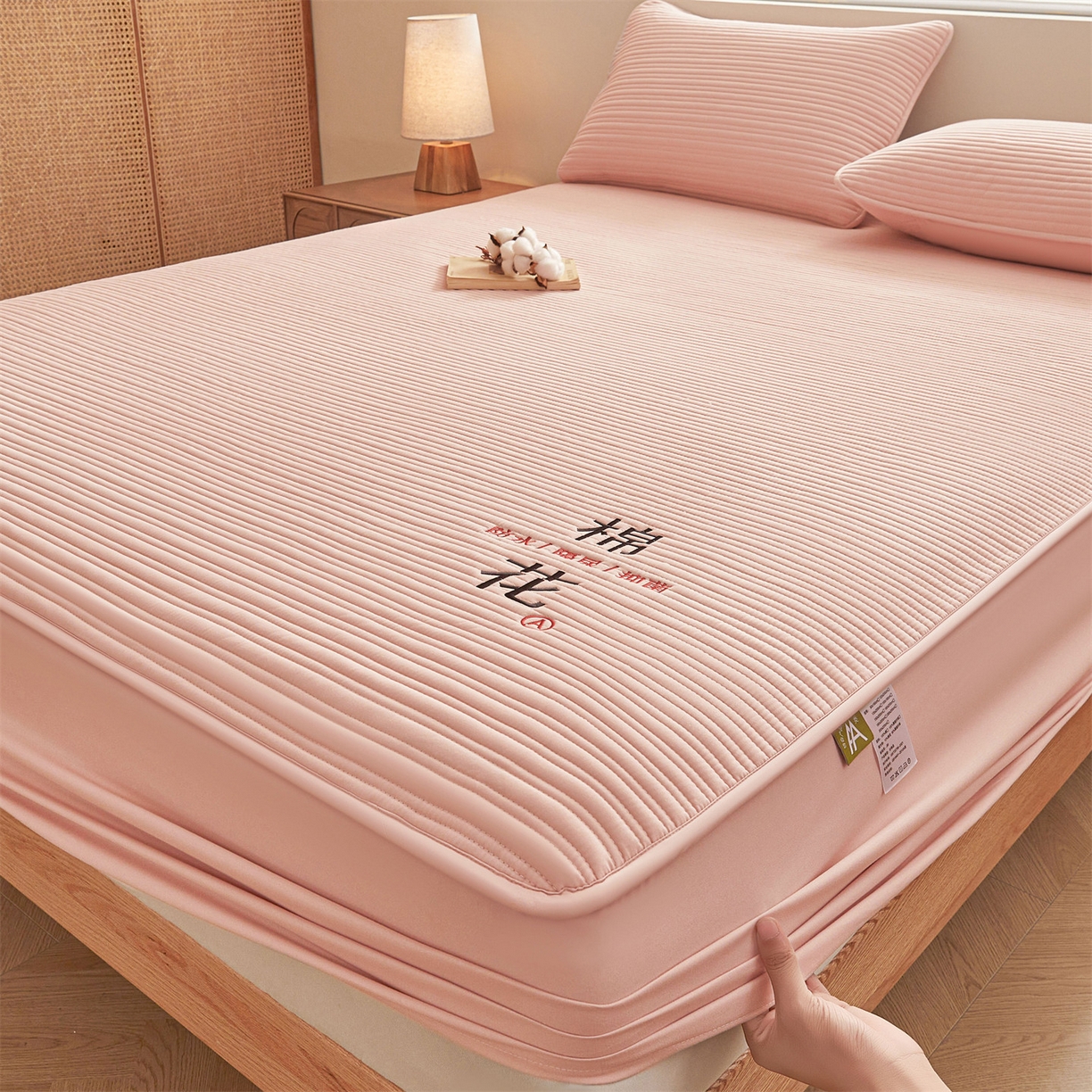 91家纺网 家纺一手货源 找家纺 居眠 2025新款云纹刺绣棉花防水床笠 床笠单件-云纹 云纹-粉