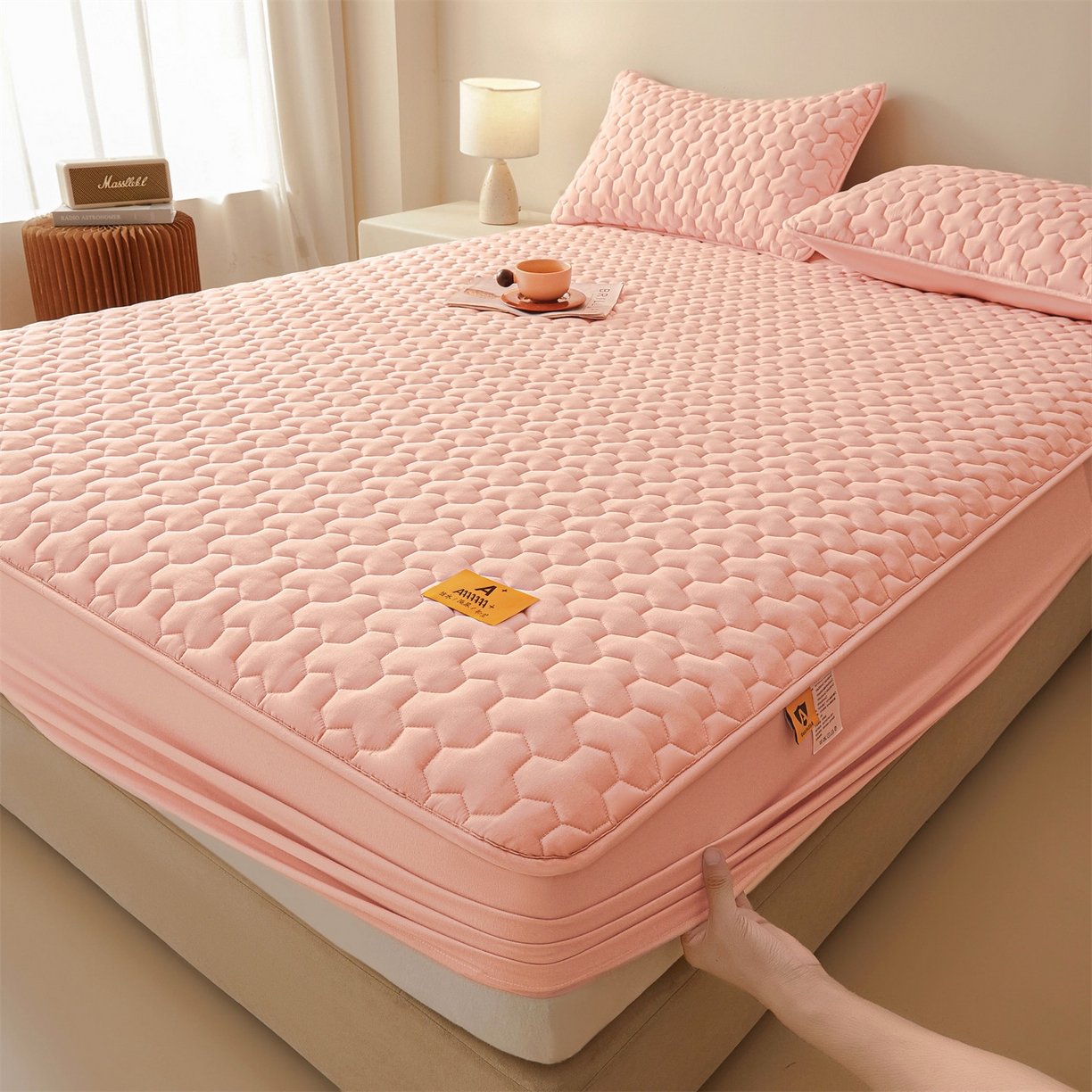 91家纺网 家纺一手货源 找家纺 居眠 2025新款简格-棉花防水床笠-简格 简格-粉色