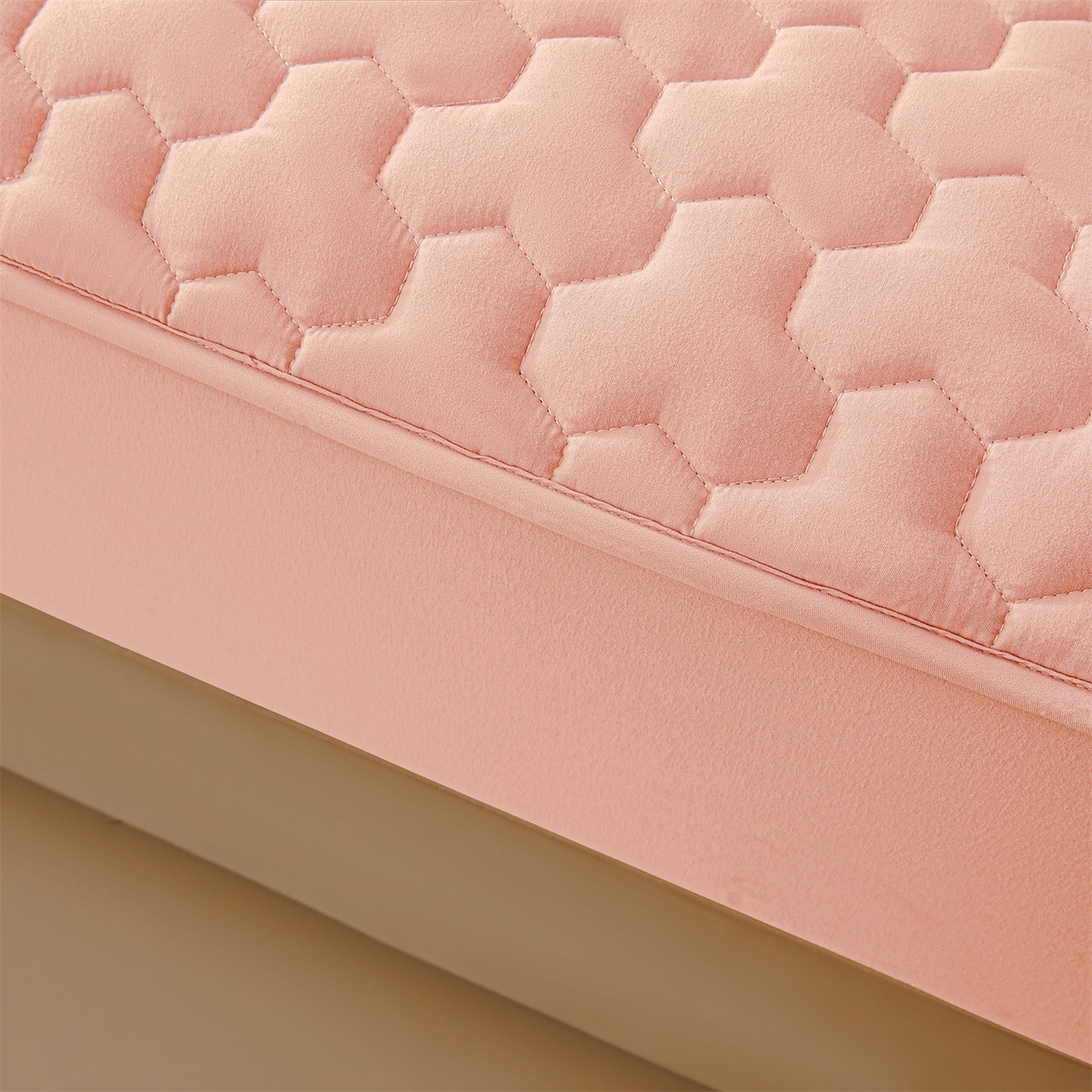 91家纺网 家纺一手货源 找家纺 居眠 2025新款简格-棉花防水床笠-简格 简格-粉色