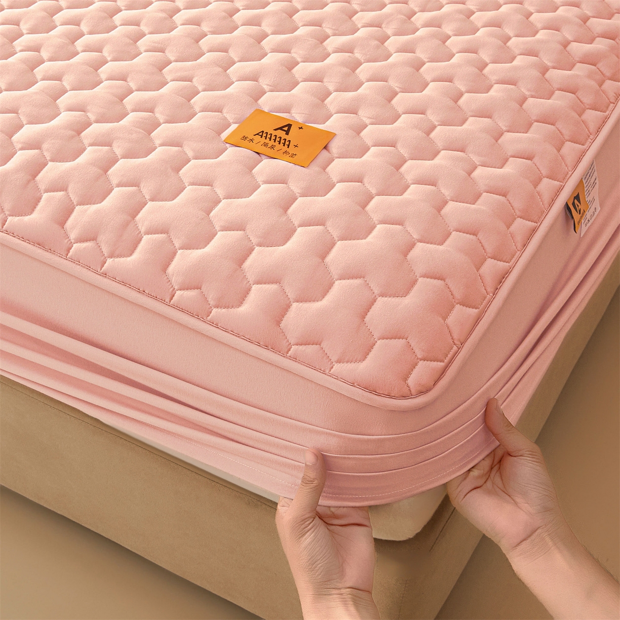 91家纺网 家纺一手货源 找家纺 居眠 2025新款简格-棉花防水床笠-简格 简格-粉色