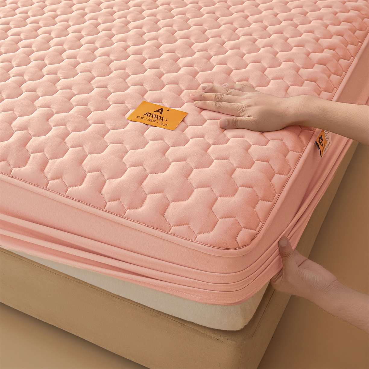 91家纺网 家纺一手货源 找家纺 居眠 2025新款简格-棉花防水床笠-简格 简格-粉色