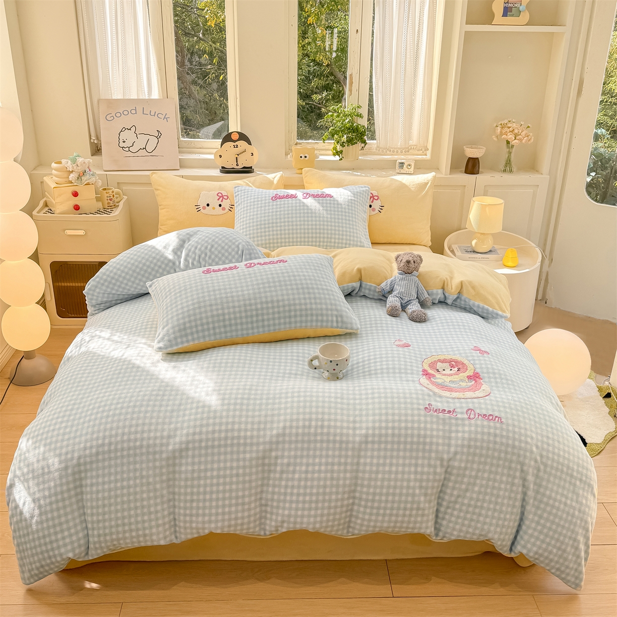 91家纺网 家纺一手货源 找家纺 灰鲸 2025新款牛奶绒毛巾绣苹果狗、蛋糕喵系列四件套 蛋糕喵-蓝格+奶油黄