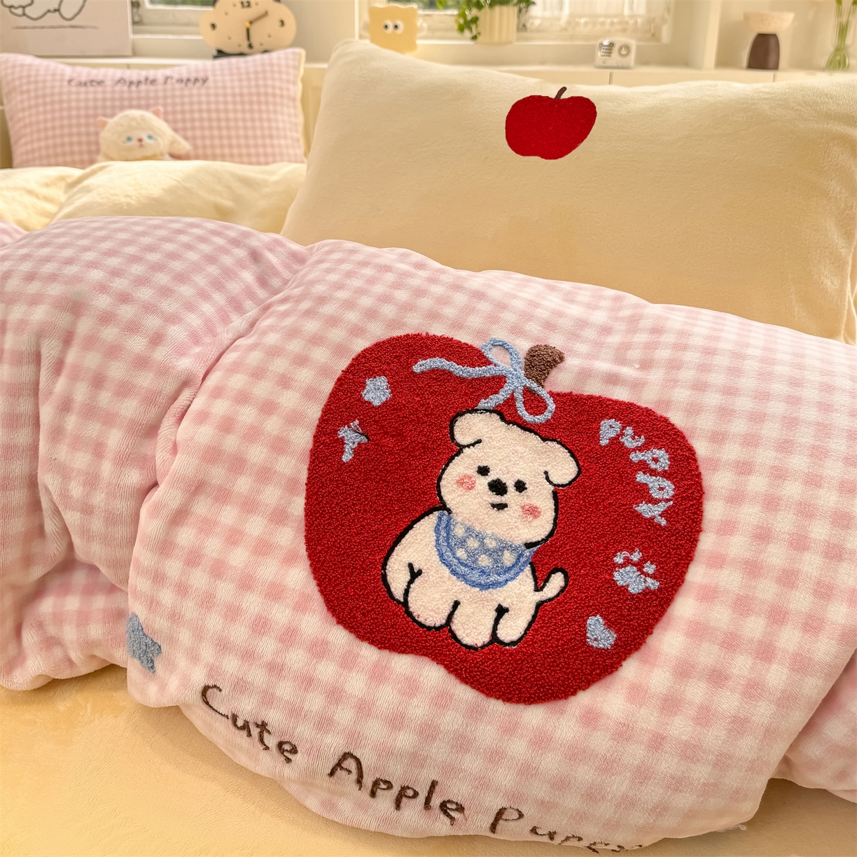 91家纺网 家纺一手货源 找家纺 （总）灰鲸 2025新款牛奶绒毛巾绣苹果狗、蛋糕喵系列四件套