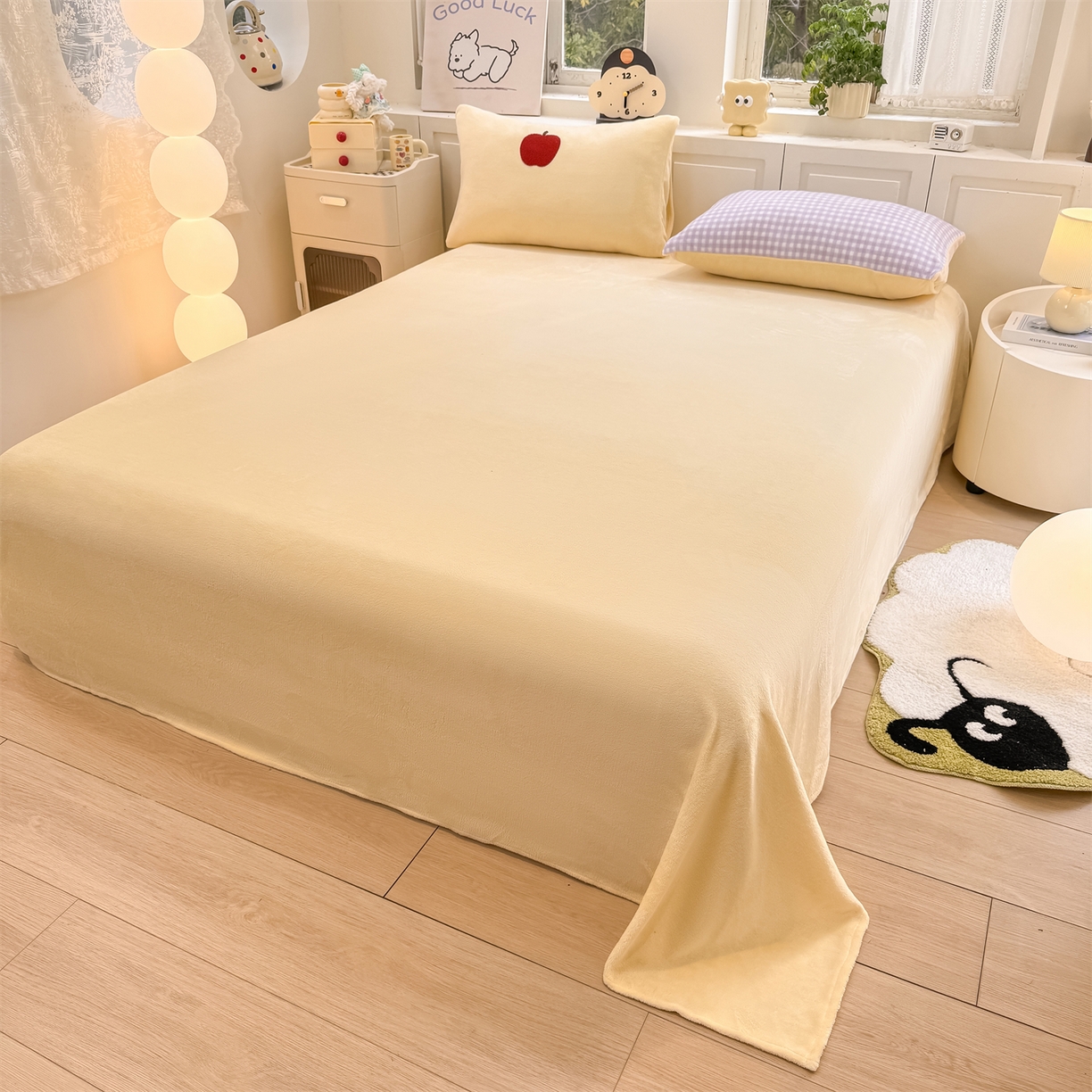 91家纺网 家纺一手货源 找家纺 灰鲸 2025新款牛奶绒毛巾绣苹果狗、蛋糕喵系列四件套 苹果狗-紫格+奶油黄