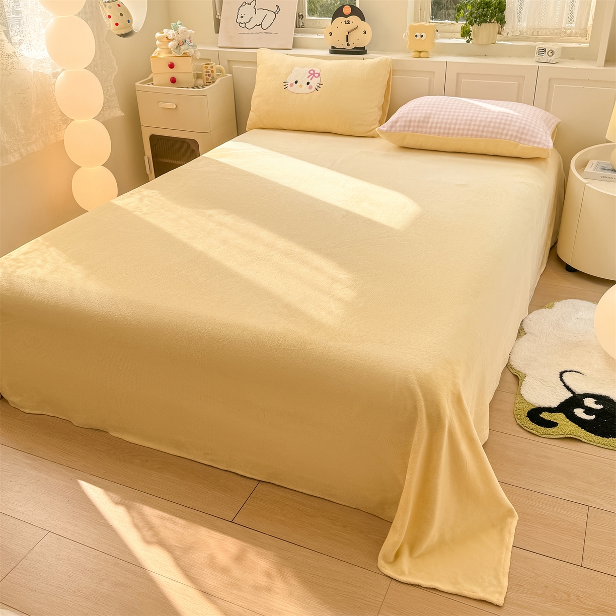 91家纺网 家纺一手货源 找家纺 灰鲸 2025新款牛奶绒毛巾绣苹果狗、蛋糕喵系列四件套 蛋糕喵-粉格+奶油黄